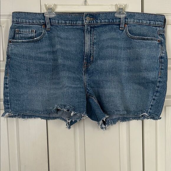 OLD NAVY 20 Mid Rise Boyfriend Blue Frayed Hem Denim Shorts 5" Inseam Stretch - Picture 2 of 8